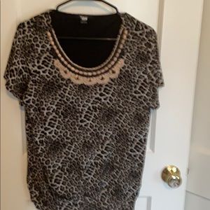 Leopard print shirt sleeve shirt